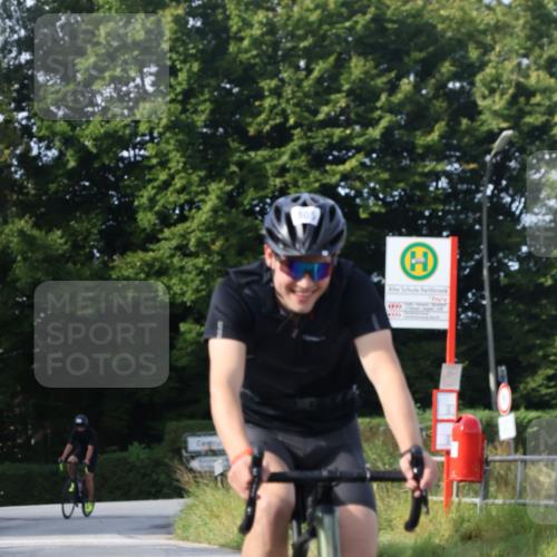 25.08.2024 - Elbe Triathlon Hamburg Fuchs,  Jonas http://msf.ph/oto/6868972 25.08.2024 10:22:21 Radfahren 662, 366, 605 meine-sportfotos.de