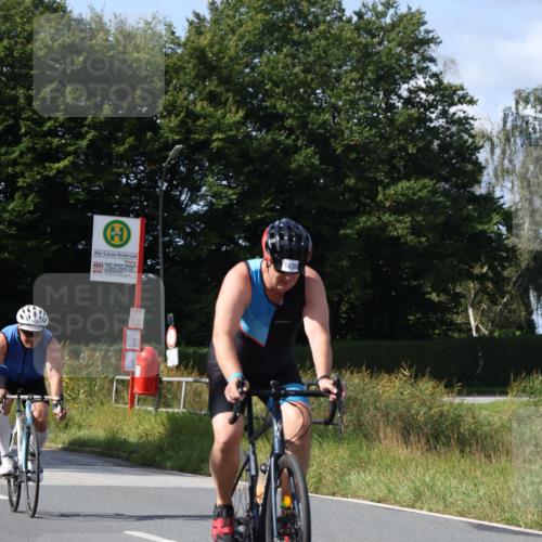 25.08.2024 - Elbe Triathlon Hamburg Fuchs,  Jonas http://msf.ph/oto/6869000 25.08.2024 11:05:04 Radfahren 1614, 1436, 1426 meine-sportfotos.de