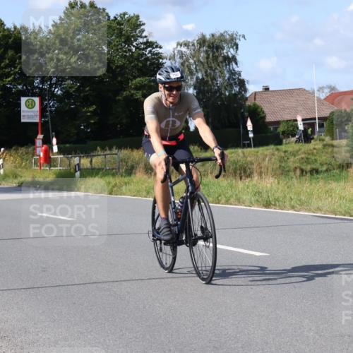 25.08.2024 - Elbe Triathlon Hamburg Fuchs,  Jonas http://msf.ph/oto/6869077 25.08.2024 11:05:31 Radfahren 790, 1603, 1653 meine-sportfotos.de