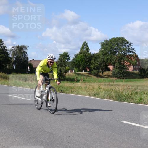 25.08.2024 - Elbe Triathlon Hamburg Fuchs,  Jonas http://msf.ph/oto/6869126 25.08.2024 11:05:36 Radfahren 790, 1603, 1653, 1612, 704 meine-sportfotos.de