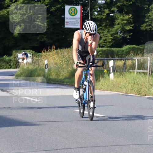 25.08.2024 - Elbe Triathlon Hamburg Fuchs,  Jonas http://msf.ph/oto/6869230 25.08.2024 09:32:01 Radfahren 175, 321, 356, 139, 396, 229, 423, 206, 345 meine-sportfotos.de