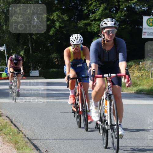 25.08.2024 - Elbe Triathlon Hamburg Fuchs,  Jonas http://msf.ph/oto/6869299 25.08.2024 11:06:12 Radfahren 1665, 1657, 1666 meine-sportfotos.de