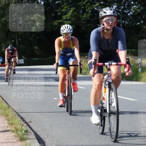 25.08.2024 - Elbe Triathlon Hamburg Fuchs,  Jonas http://msf.ph/oto/6869307 25.08.2024 11:06:12 Radfahren 1665, 1657, 1666 meine-sportfotos.de