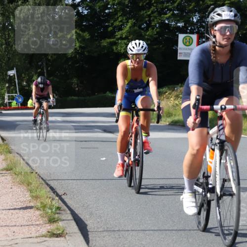 25.08.2024 - Elbe Triathlon Hamburg Fuchs,  Jonas http://msf.ph/oto/6869312 25.08.2024 11:06:12 Radfahren 1665, 1657, 1666 meine-sportfotos.de