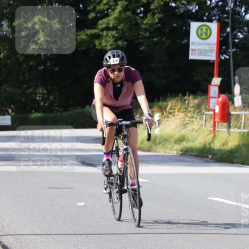 25.08.2024 - Elbe Triathlon Hamburg Fuchs,  Jonas http://msf.ph/oto/6869319 25.08.2024 11:06:14 Radfahren 1665, 1657, 1666 meine-sportfotos.de