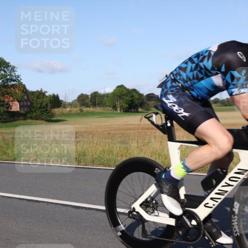 25.08.2024 - Elbe Triathlon Hamburg Fuchs,  Jonas http://msf.ph/oto/6869331 25.08.2024 09:32:09 Radfahren 206, 345, 391, 59 meine-sportfotos.de