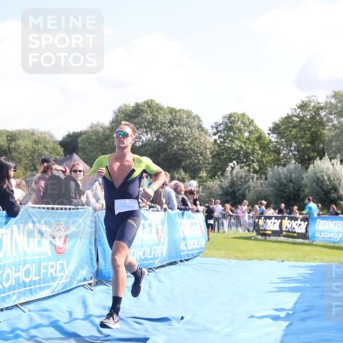 25.08.2024 - Elbe Triathlon Hamburg H.Heesch http://msf.ph/oto/6869401 25.08.2024 11:07:19 Ziel 145, 181, 211 meine-sportfotos.de