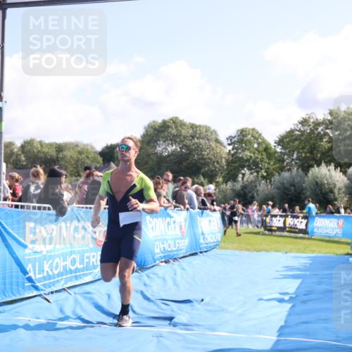 25.08.2024 - Elbe Triathlon Hamburg H.Heesch http://msf.ph/oto/6869413 25.08.2024 11:07:19 Ziel 145, 181, 211 meine-sportfotos.de
