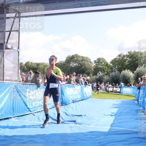 25.08.2024 - Elbe Triathlon Hamburg H.Heesch http://msf.ph/oto/6869423 25.08.2024 11:07:20 Ziel 145, 181, 211 meine-sportfotos.de
