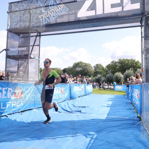 25.08.2024 - Elbe Triathlon Hamburg H.Heesch http://msf.ph/oto/6869443 25.08.2024 11:07:20 Ziel 145, 181, 211 meine-sportfotos.de