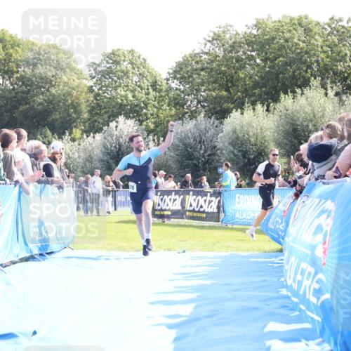 25.08.2024 - Elbe Triathlon Hamburg H.Heesch http://msf.ph/oto/6869456 25.08.2024 11:07:42 Ziel 270 meine-sportfotos.de