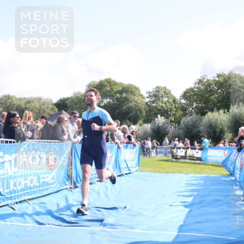 25.08.2024 - Elbe Triathlon Hamburg H.Heesch http://msf.ph/oto/6869523 25.08.2024 11:07:44 Ziel 270, 367 meine-sportfotos.de