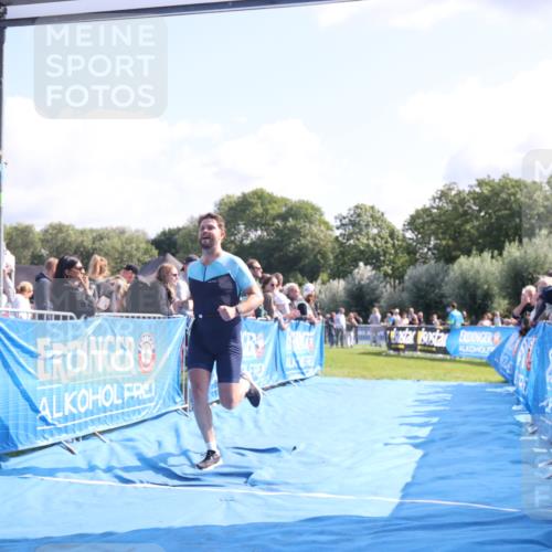 25.08.2024 - Elbe Triathlon Hamburg H.Heesch http://msf.ph/oto/6869529 25.08.2024 11:07:44 Ziel 270, 367 meine-sportfotos.de
