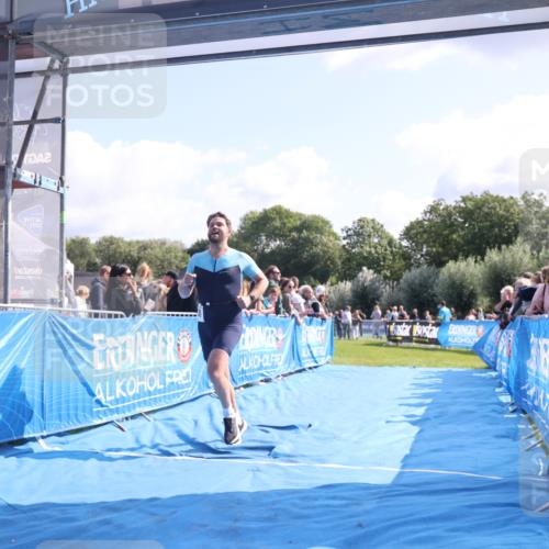 25.08.2024 - Elbe Triathlon Hamburg H.Heesch http://msf.ph/oto/6869539 25.08.2024 11:07:44 Ziel 270, 367 meine-sportfotos.de