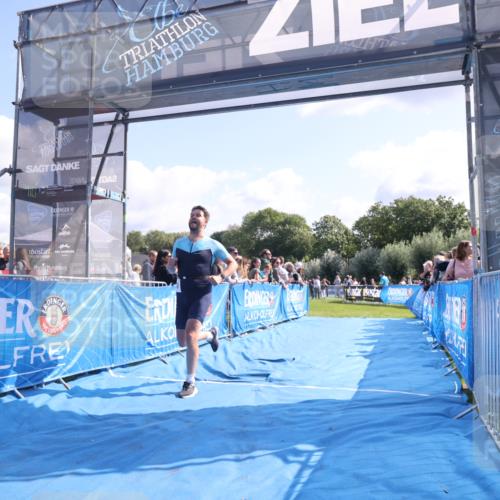 25.08.2024 - Elbe Triathlon Hamburg H.Heesch http://msf.ph/oto/6869559 25.08.2024 11:07:45 Ziel 270, 367 meine-sportfotos.de
