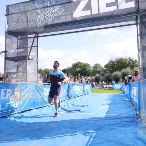 25.08.2024 - Elbe Triathlon Hamburg H.Heesch http://msf.ph/oto/6869566 25.08.2024 11:07:45 Ziel 270, 367 meine-sportfotos.de