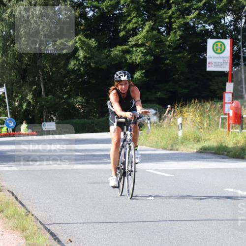 25.08.2024 - Elbe Triathlon Hamburg Fuchs,  Jonas http://msf.ph/oto/6869567 25.08.2024 11:07:54 Radfahren 1535, 1609, 1565 meine-sportfotos.de