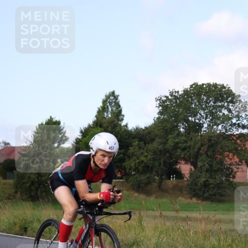 25.08.2024 - Elbe Triathlon Hamburg Fuchs,  Jonas http://msf.ph/oto/6869569 25.08.2024 10:25:12 Radfahren 457, 464, 365, 375, 558 meine-sportfotos.de