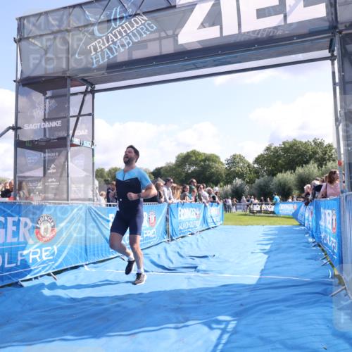 25.08.2024 - Elbe Triathlon Hamburg H.Heesch http://msf.ph/oto/6869575 25.08.2024 11:07:45 Ziel 270, 367 meine-sportfotos.de