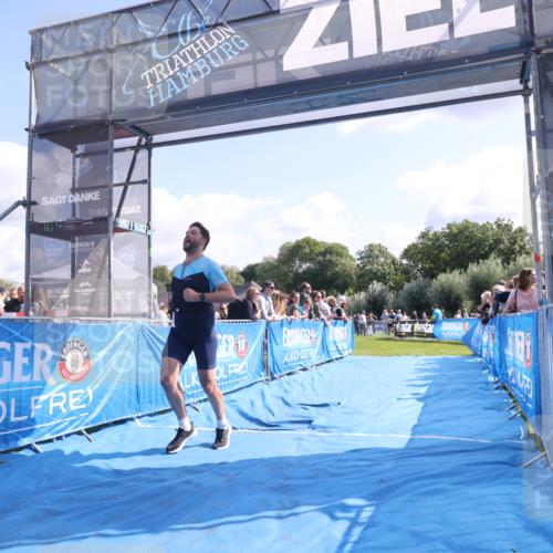 25.08.2024 - Elbe Triathlon Hamburg H.Heesch http://msf.ph/oto/6869579 25.08.2024 11:07:45 Ziel 270, 367 meine-sportfotos.de
