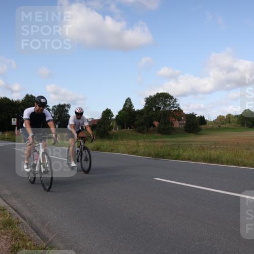 25.08.2024 - Elbe Triathlon Hamburg Fuchs,  Jonas http://msf.ph/oto/6869610 25.08.2024 10:25:15 Radfahren 457, 464, 365, 375, 558 meine-sportfotos.de