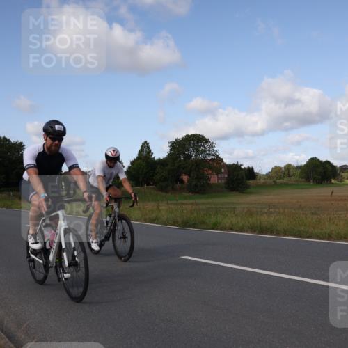 25.08.2024 - Elbe Triathlon Hamburg Fuchs,  Jonas http://msf.ph/oto/6869616 25.08.2024 10:25:15 Radfahren 457, 464, 365, 375, 558 meine-sportfotos.de