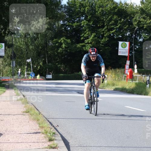 25.08.2024 - Elbe Triathlon Hamburg Fuchs,  Jonas http://msf.ph/oto/6869617 25.08.2024 11:08:12 Radfahren 789 meine-sportfotos.de