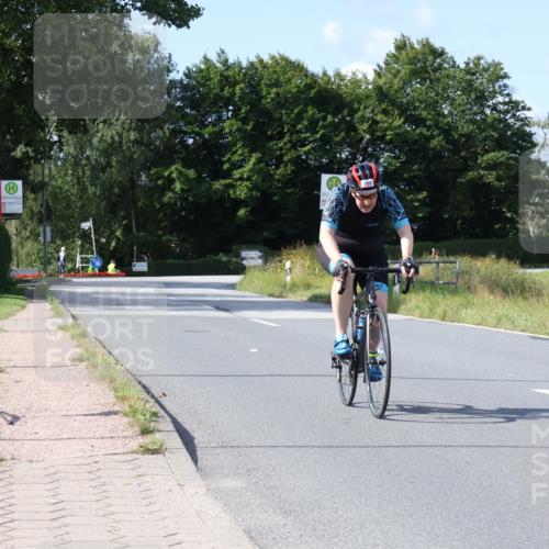 25.08.2024 - Elbe Triathlon Hamburg Fuchs,  Jonas http://msf.ph/oto/6869633 25.08.2024 11:08:12 Radfahren 789 meine-sportfotos.de