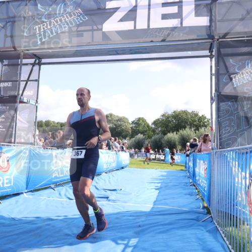 25.08.2024 - Elbe Triathlon Hamburg H.Heesch http://msf.ph/oto/6869683 25.08.2024 11:07:52 Ziel 270, 367 meine-sportfotos.de