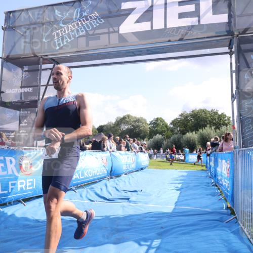 25.08.2024 - Elbe Triathlon Hamburg H.Heesch http://msf.ph/oto/6869707 25.08.2024 11:07:52 Ziel 270, 367 meine-sportfotos.de