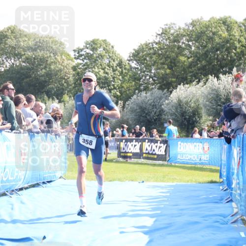 25.08.2024 - Elbe Triathlon Hamburg H.Heesch http://msf.ph/oto/6869719 25.08.2024 11:08:10 Ziel 358 meine-sportfotos.de