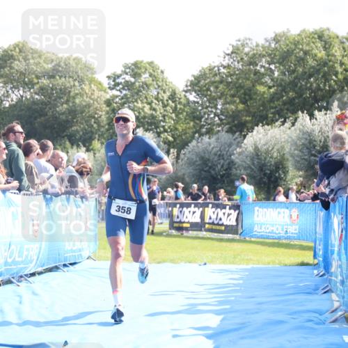 25.08.2024 - Elbe Triathlon Hamburg H.Heesch http://msf.ph/oto/6869726 25.08.2024 11:08:10 Ziel 358 meine-sportfotos.de