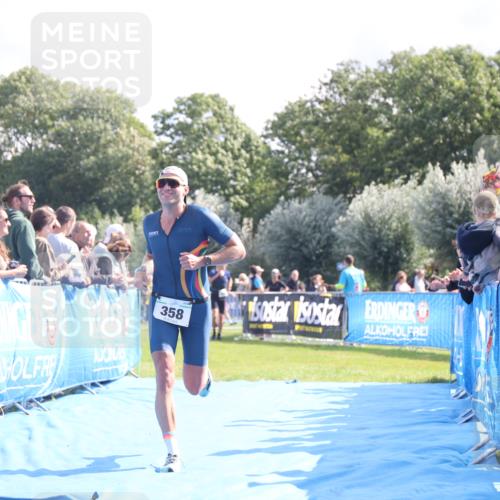 25.08.2024 - Elbe Triathlon Hamburg H.Heesch http://msf.ph/oto/6869730 25.08.2024 11:08:10 Ziel 358 meine-sportfotos.de