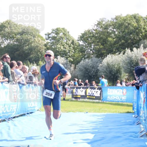25.08.2024 - Elbe Triathlon Hamburg H.Heesch http://msf.ph/oto/6869734 25.08.2024 11:08:10 Ziel 358 meine-sportfotos.de