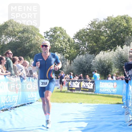 25.08.2024 - Elbe Triathlon Hamburg H.Heesch http://msf.ph/oto/6869749 25.08.2024 11:08:11 Ziel 358 meine-sportfotos.de
