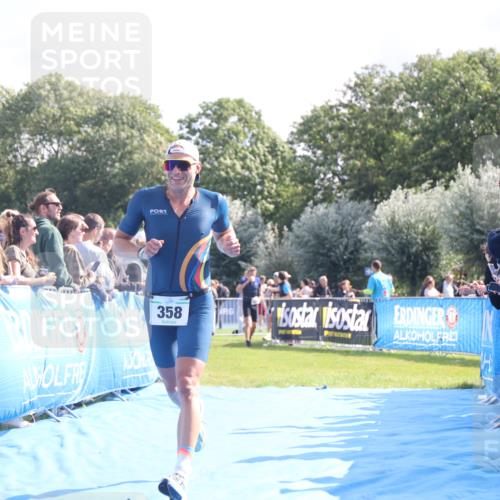 25.08.2024 - Elbe Triathlon Hamburg H.Heesch http://msf.ph/oto/6869759 25.08.2024 11:08:11 Ziel 358 meine-sportfotos.de