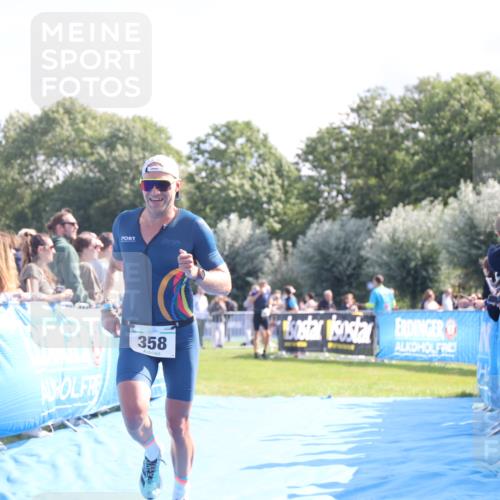 25.08.2024 - Elbe Triathlon Hamburg H.Heesch http://msf.ph/oto/6869782 25.08.2024 11:08:11 Ziel 358 meine-sportfotos.de