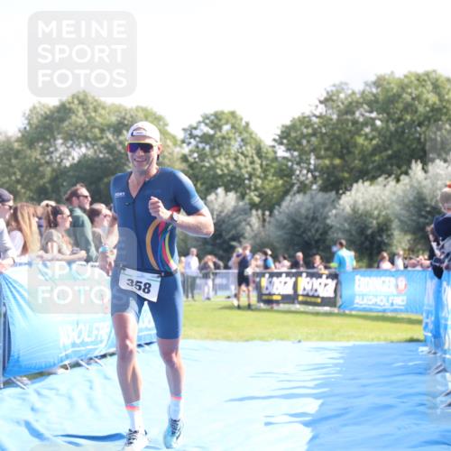 25.08.2024 - Elbe Triathlon Hamburg H.Heesch http://msf.ph/oto/6869787 25.08.2024 11:08:11 Ziel 358 meine-sportfotos.de