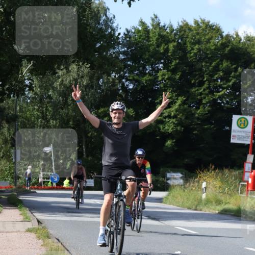 25.08.2024 - Elbe Triathlon Hamburg Fuchs,  Jonas http://msf.ph/oto/6869796 25.08.2024 11:08:37 Radfahren 1404, 1549, 1505, 1620 meine-sportfotos.de