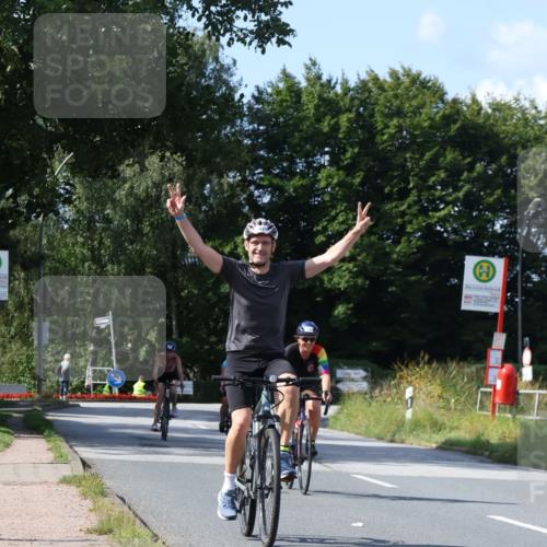 25.08.2024 - Elbe Triathlon Hamburg Fuchs,  Jonas http://msf.ph/oto/6869801 25.08.2024 11:08:38 Radfahren 1404, 1549, 1505, 1620 meine-sportfotos.de