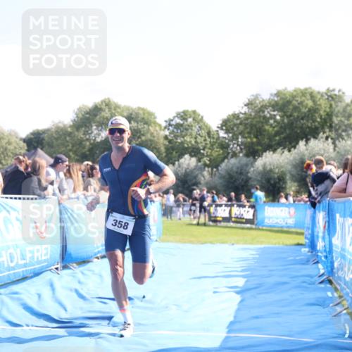 25.08.2024 - Elbe Triathlon Hamburg H.Heesch http://msf.ph/oto/6869806 25.08.2024 11:08:11 Ziel 358 meine-sportfotos.de