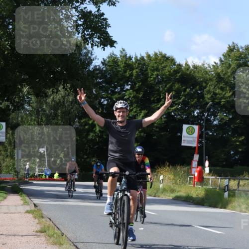 25.08.2024 - Elbe Triathlon Hamburg Fuchs,  Jonas http://msf.ph/oto/6869808 25.08.2024 11:08:38 Radfahren 1404, 1549, 1505, 1620 meine-sportfotos.de