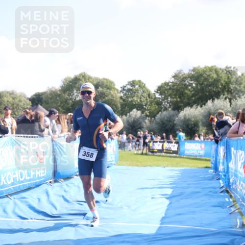 25.08.2024 - Elbe Triathlon Hamburg H.Heesch http://msf.ph/oto/6869812 25.08.2024 11:08:11 Ziel 358 meine-sportfotos.de
