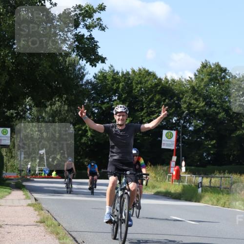 25.08.2024 - Elbe Triathlon Hamburg Fuchs,  Jonas http://msf.ph/oto/6869814 25.08.2024 11:08:38 Radfahren 1404, 1549, 1505, 1620 meine-sportfotos.de
