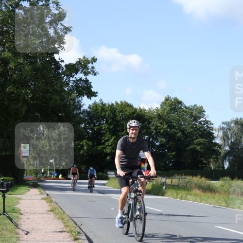 25.08.2024 - Elbe Triathlon Hamburg Fuchs,  Jonas http://msf.ph/oto/6869822 25.08.2024 11:08:38 Radfahren 1404, 1549, 1505, 1620 meine-sportfotos.de