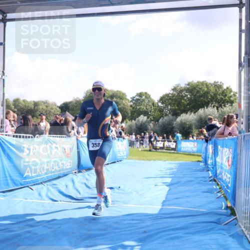 25.08.2024 - Elbe Triathlon Hamburg H.Heesch http://msf.ph/oto/6869823 25.08.2024 11:08:11 Ziel 358 meine-sportfotos.de
