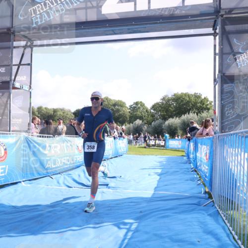 25.08.2024 - Elbe Triathlon Hamburg H.Heesch http://msf.ph/oto/6869835 25.08.2024 11:08:11 Ziel 358 meine-sportfotos.de