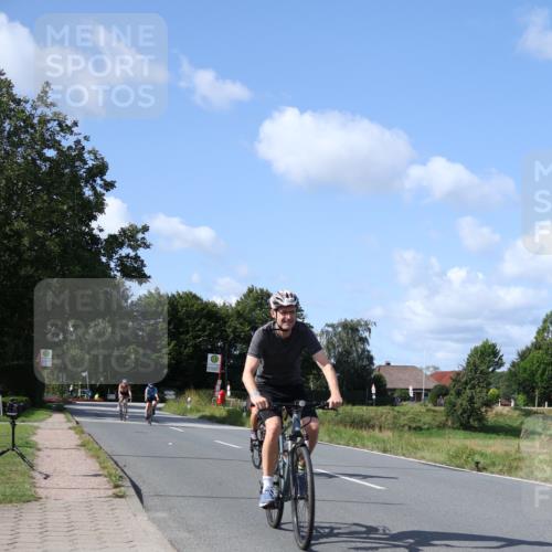 25.08.2024 - Elbe Triathlon Hamburg Fuchs,  Jonas http://msf.ph/oto/6869837 25.08.2024 11:08:39 Radfahren 1404, 1549, 1505, 1620 meine-sportfotos.de