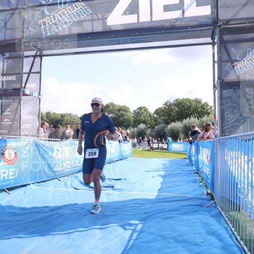 25.08.2024 - Elbe Triathlon Hamburg H.Heesch http://msf.ph/oto/6869840 25.08.2024 11:08:12 Ziel 349, 358 meine-sportfotos.de