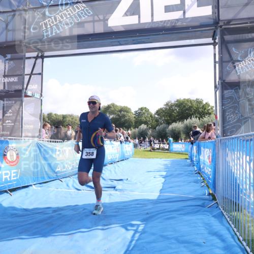 25.08.2024 - Elbe Triathlon Hamburg H.Heesch http://msf.ph/oto/6869844 25.08.2024 11:08:12 Ziel 349, 358 meine-sportfotos.de